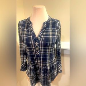 Women’s plaid pullover shirt.